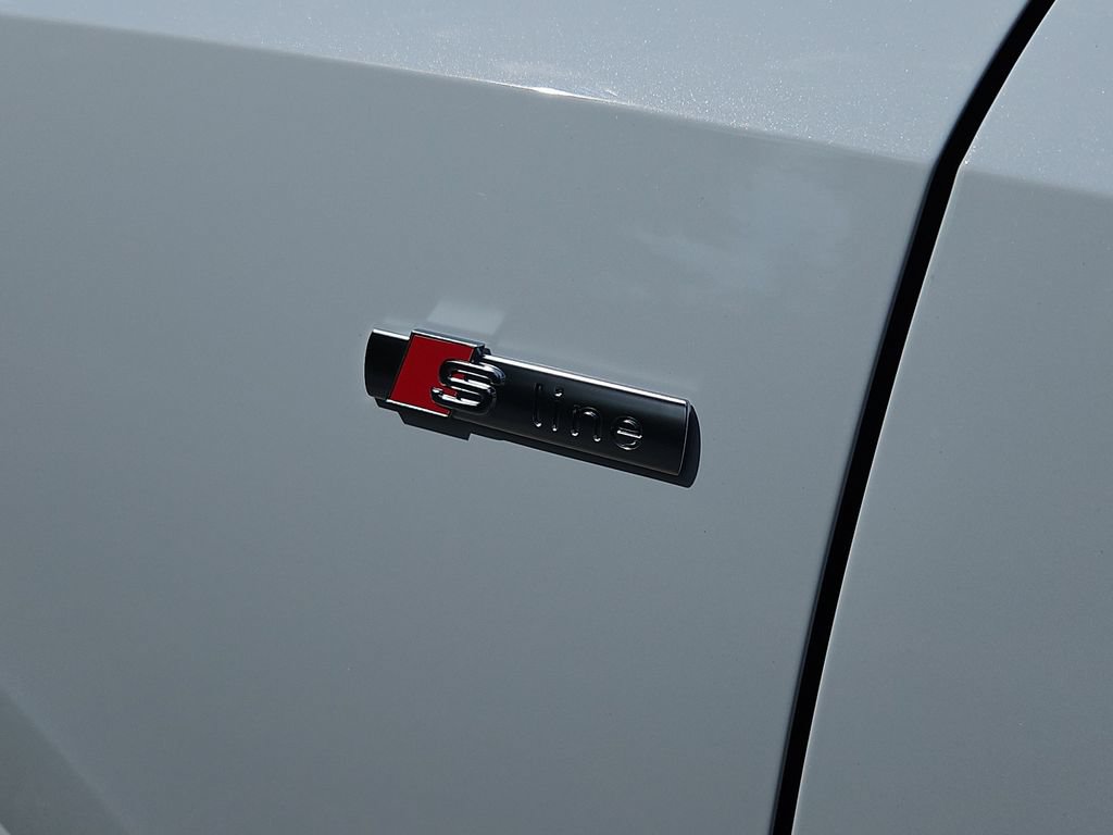 Certified 2025 Audi Q3 2.0T Premium Plus w/ Premium Plus Package AWD/4WD image 13