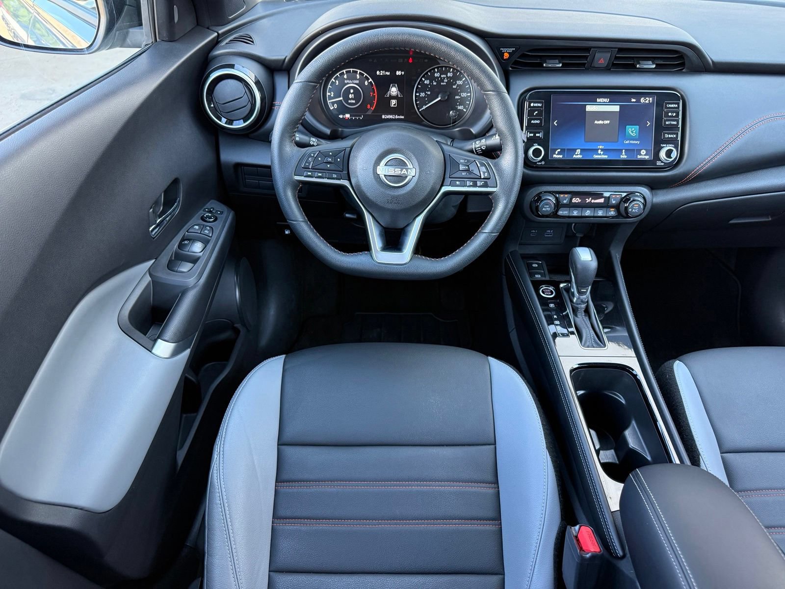Used 2023 Nissan Kicks SR w/ SR Premium Package FWD image 25