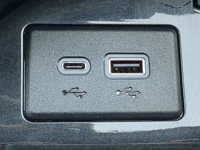 Used 2024 Cadillac Escalade V w/ LPO, ONYX Package image 30