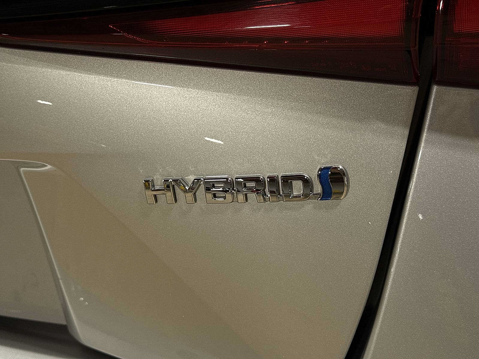Used 2022 Toyota Prius LE AWD/4WD image 25