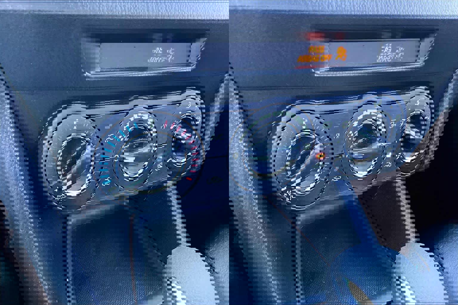 Used 2016 MAZDA MAZDA3 i Sport w/ Preferred Equipment Package image 31