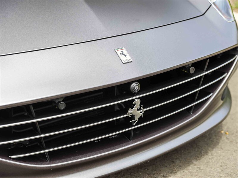 Used 2016 Ferrari California T RWD image 10