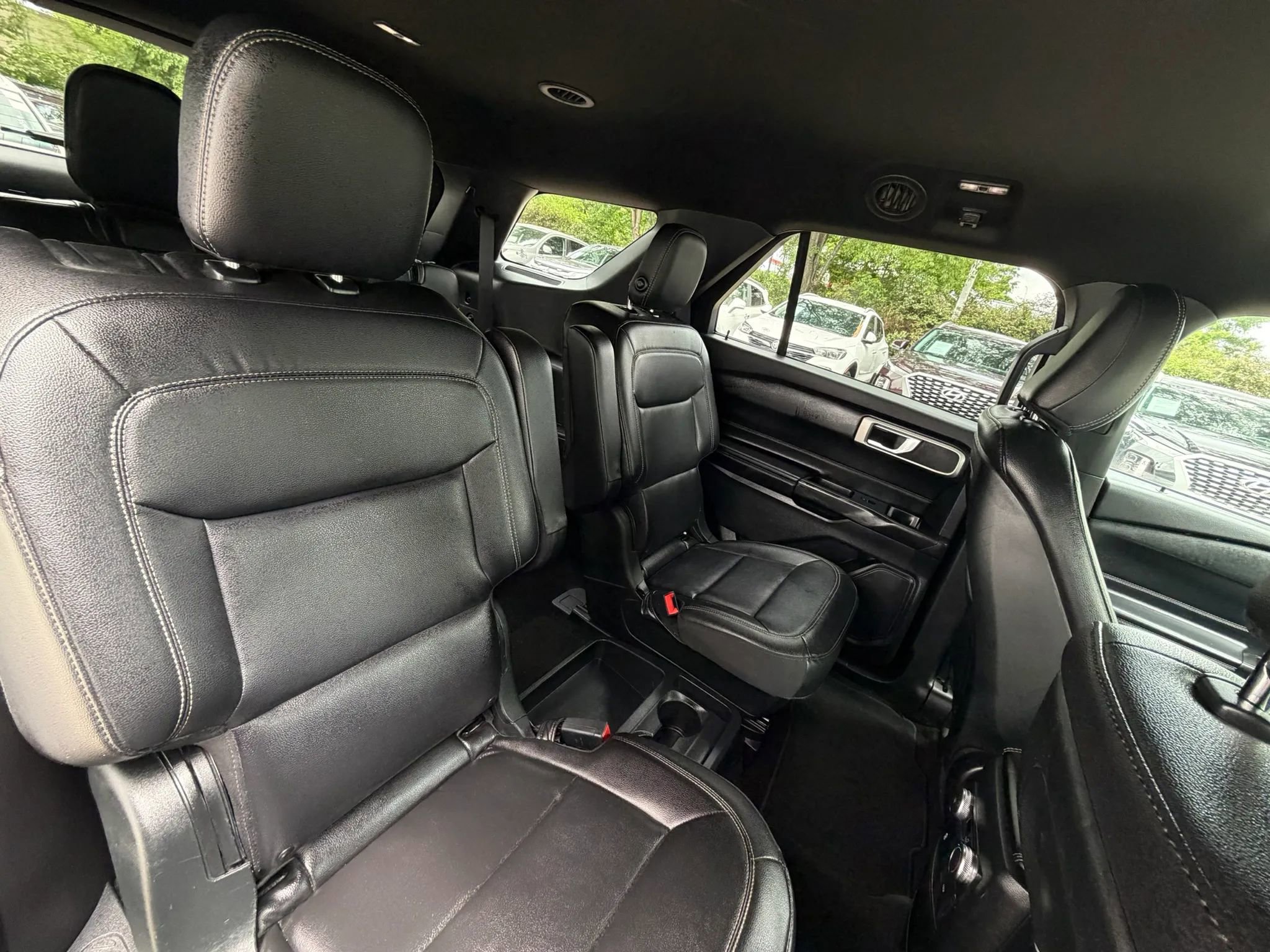 Used 2020 Ford Explorer XLT w/ Equipment Group 202A AWD/4WD image 13