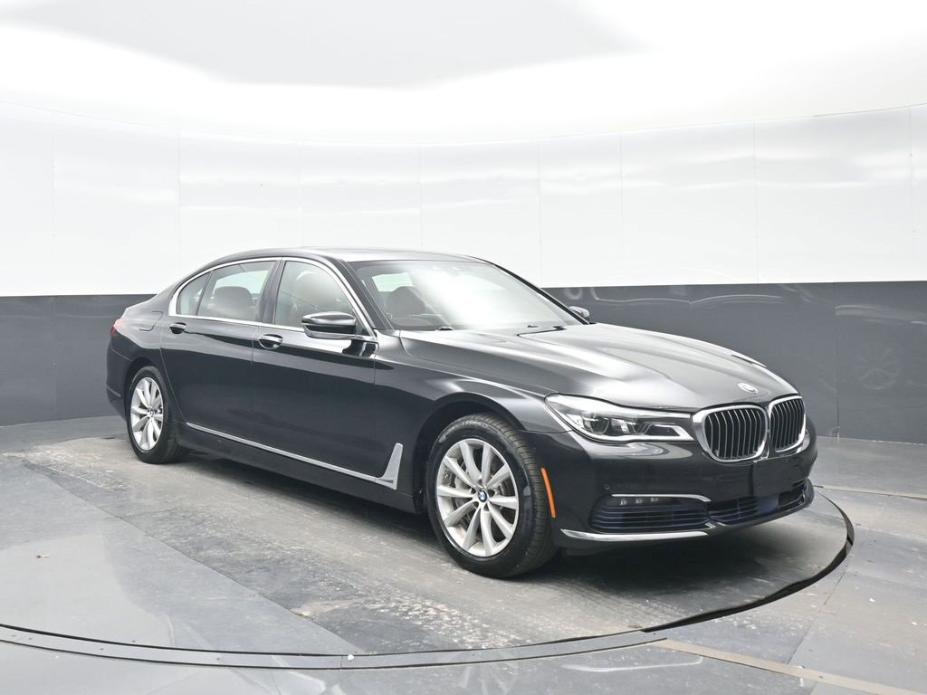 Used 2017 BMW 750i xDrive image 9