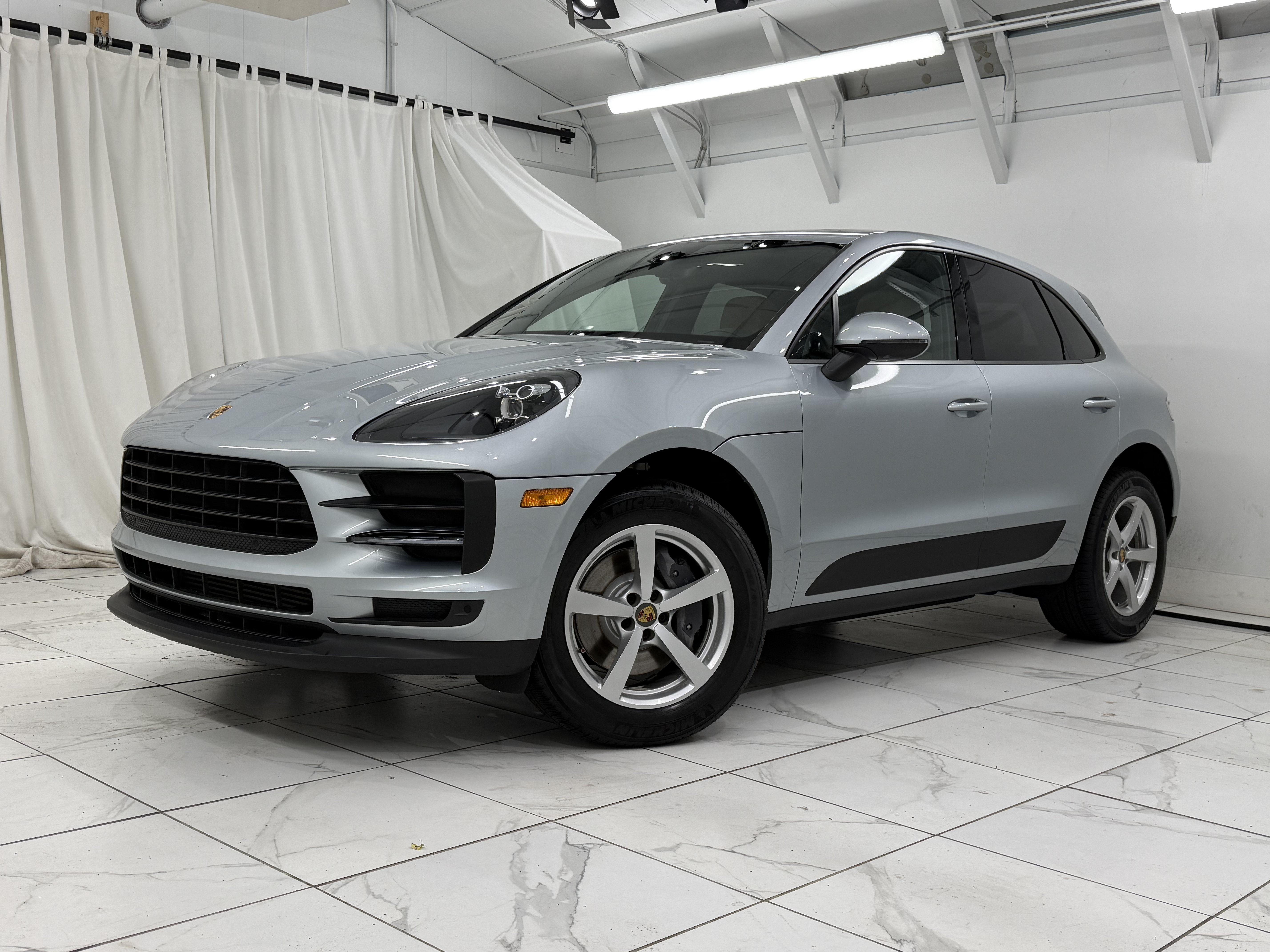 Certified 2021 Porsche Macan AWD/4WD image 6