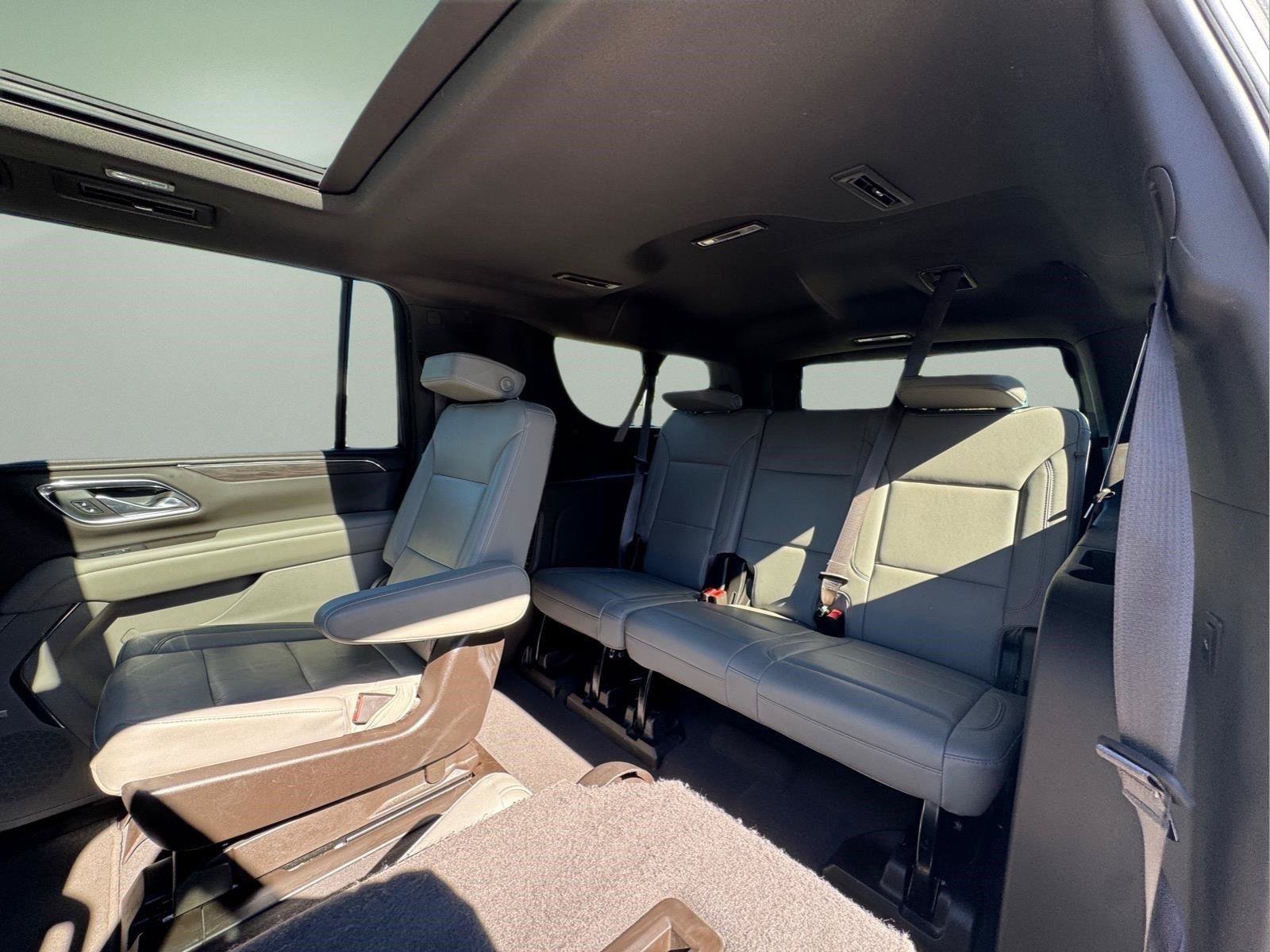 Used 2023 Chevrolet Suburban LT w/ Luxury Package AWD/4WD image 15