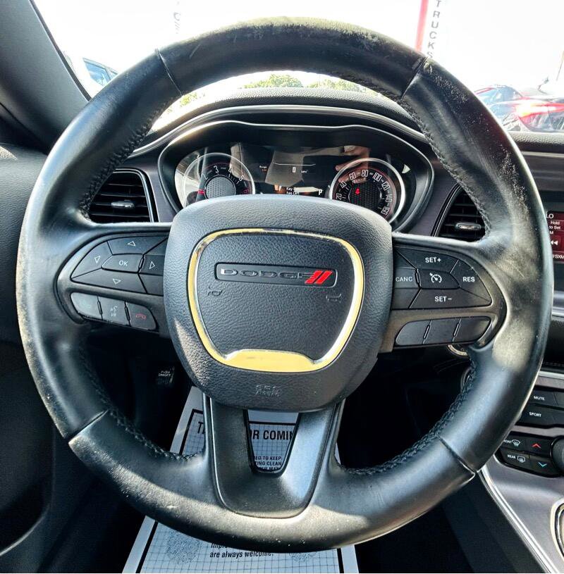 Used 2017 Dodge Challenger R/T image 19