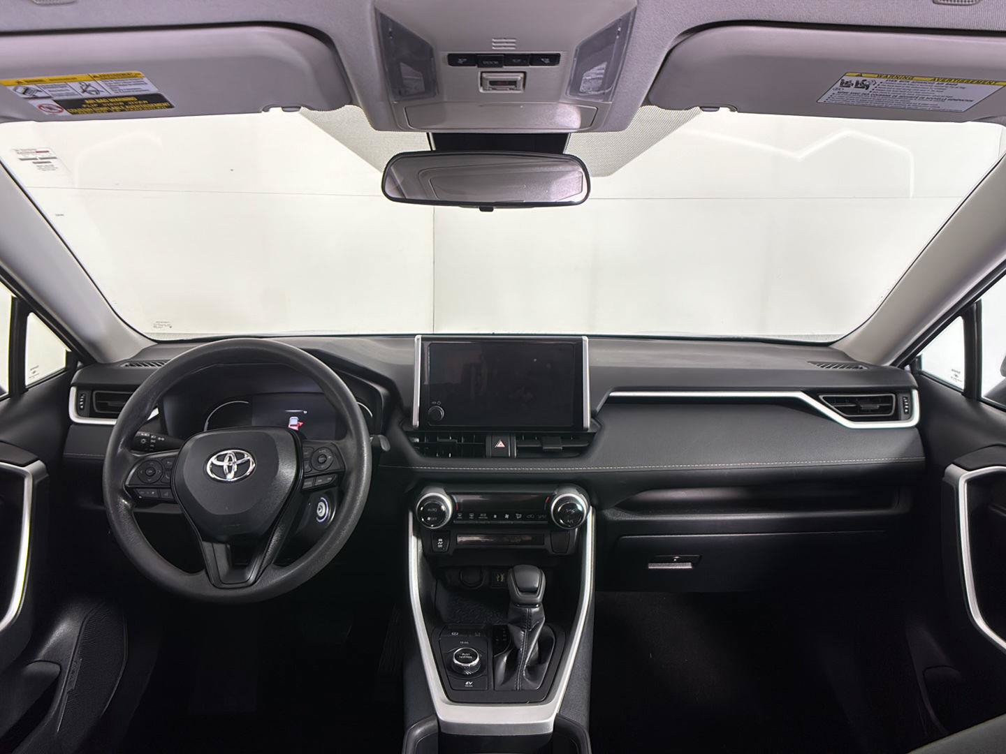 Used 2025 Toyota RAV4 LE AWD/4WD image 27