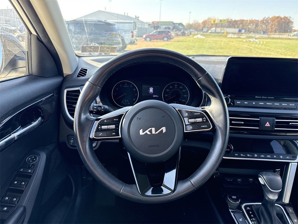 Used 2023 Kia Seltos S w/ Navigation Package image 11