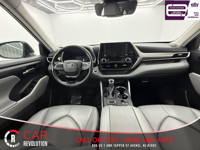 Used 2021 Toyota Highlander XLE image 14