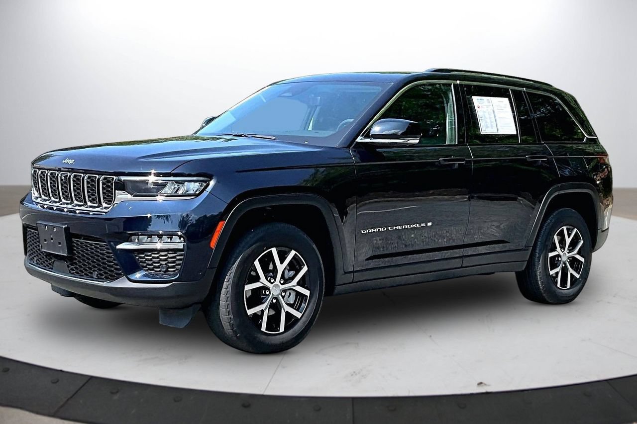Certified 2023 Jeep Grand Cherokee Limited w/ Luxury Tech Group II AWD/4WD image 4
