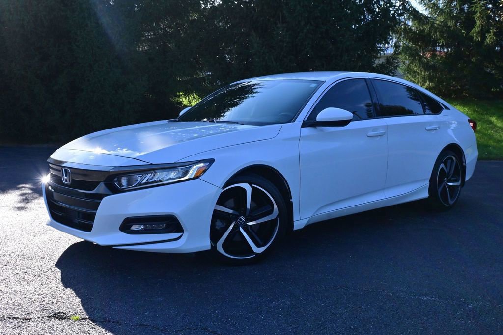 Used 2018 Honda Accord Sport image 2