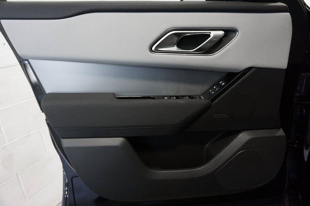 Used 2025 Land Rover Range Rover Velar S image 17