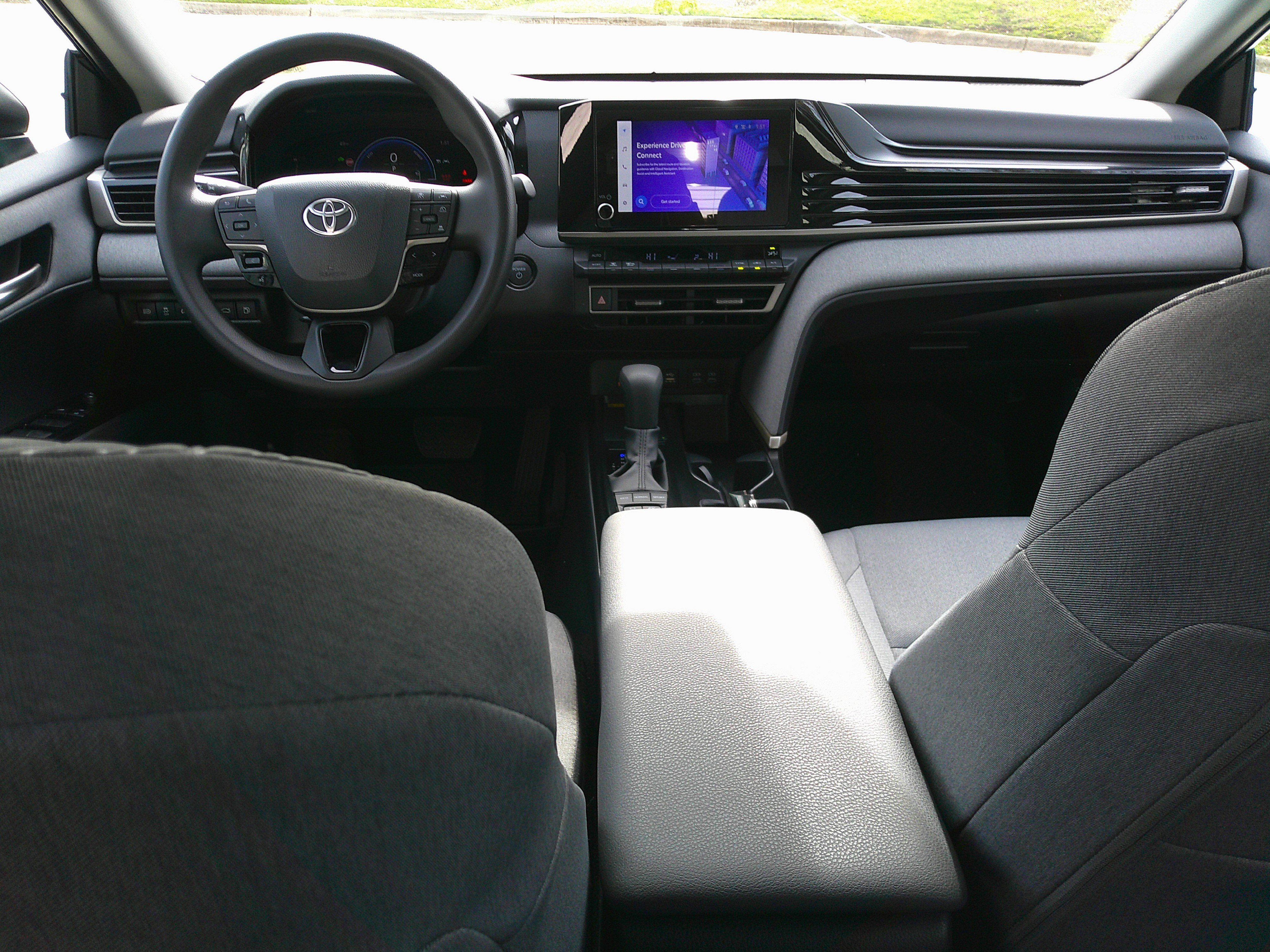 Used 2025 Toyota Camry LE image 30