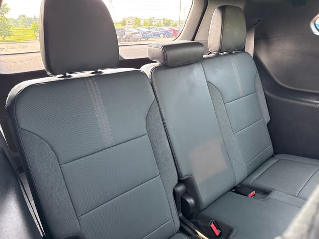Used 2025 GMC Acadia AT4 w/ Luxury Package AWD/4WD image 16