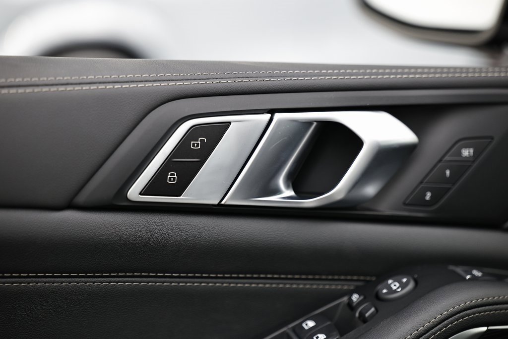 New 2026 BMW X5 xDrive40i w/ M Sport Package image 16