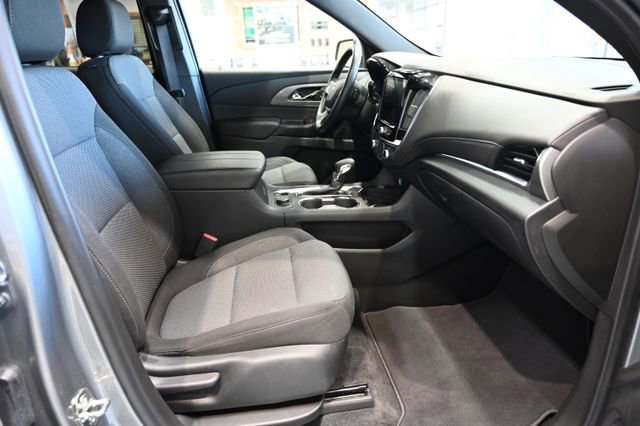 Used 2023 Chevrolet Traverse LT FWD image 9