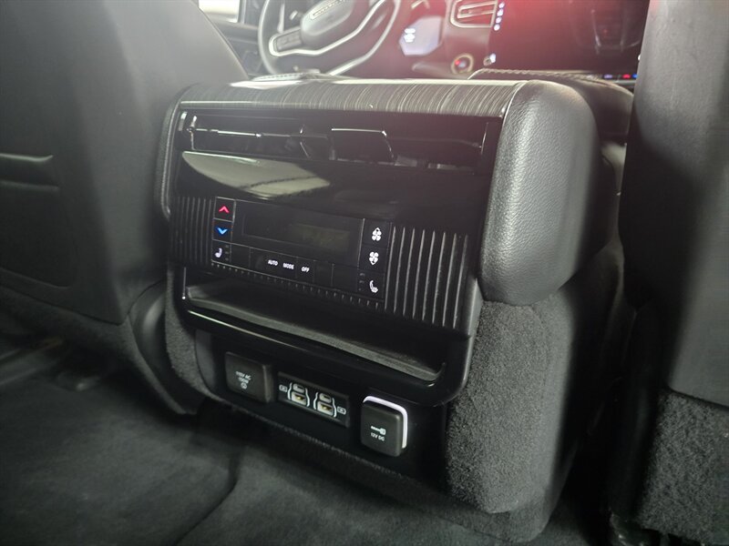 Used 2023 Jeep Wagoneer L Series III RWD image 18