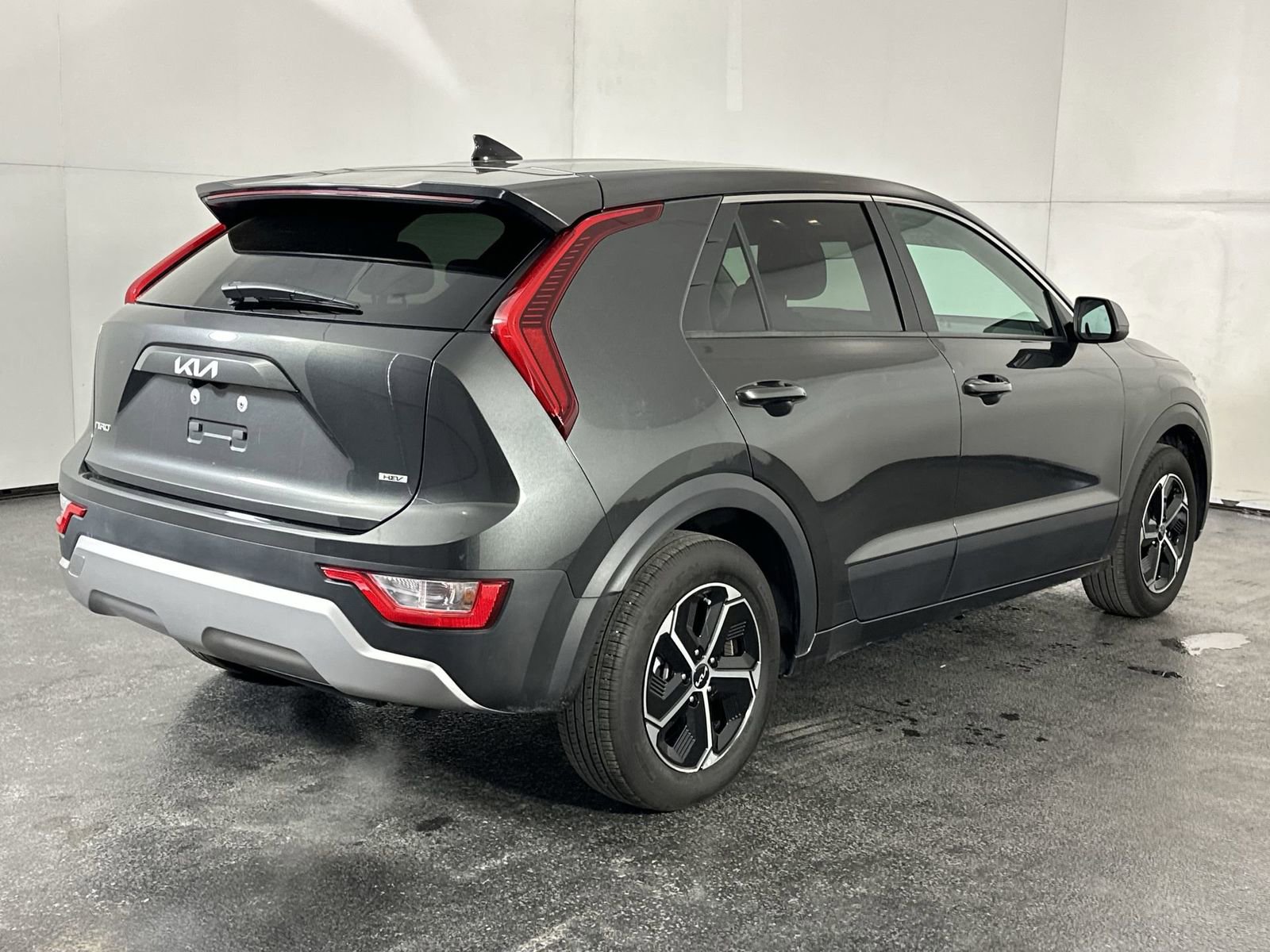 Used 2025 Kia Niro LX image 8