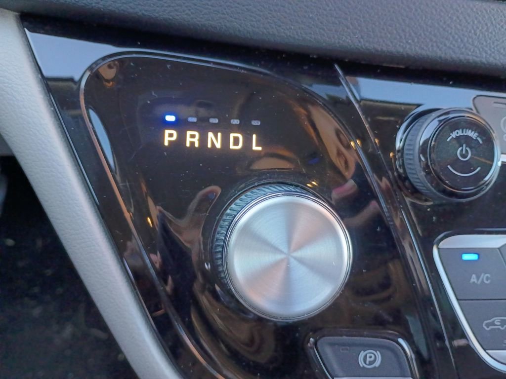 Used 2023 Chrysler Pacifica Touring-L image 22