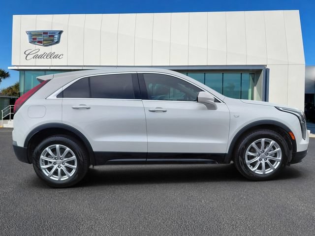 Certified 2023 Cadillac XT4 Luxury FWD image 2
