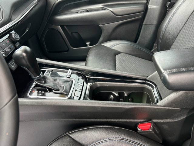 Used 2025 Jeep Compass Latitude w/ Convenience Group AWD/4WD image 33