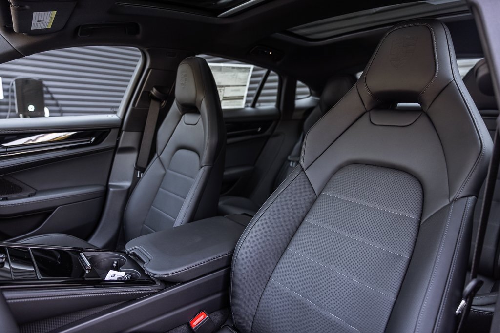 Used 2025 Porsche Panamera image 5