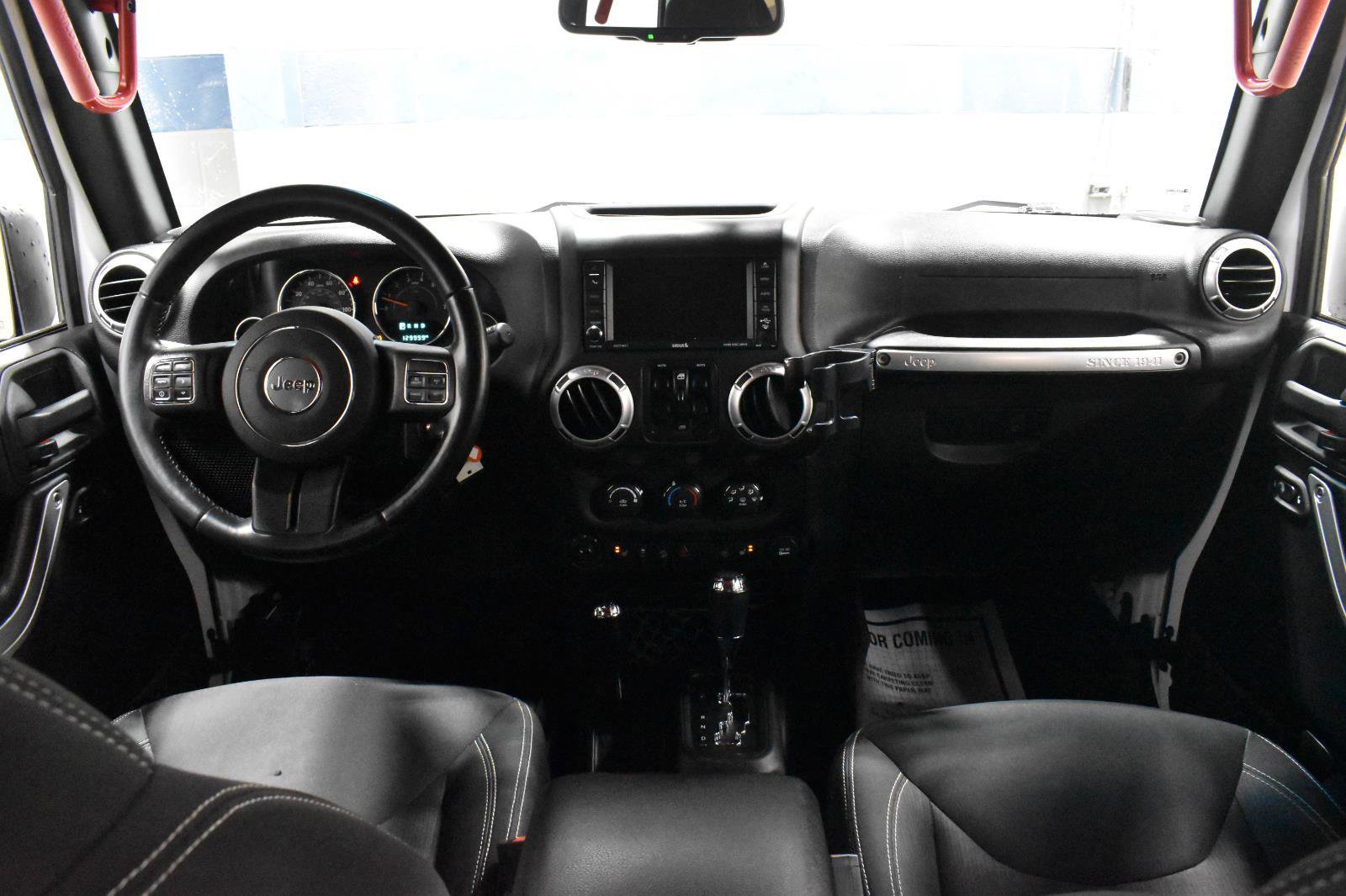 Used 2015 Jeep Wrangler Unlimited Rubicon w/ Connectivity Group image 5