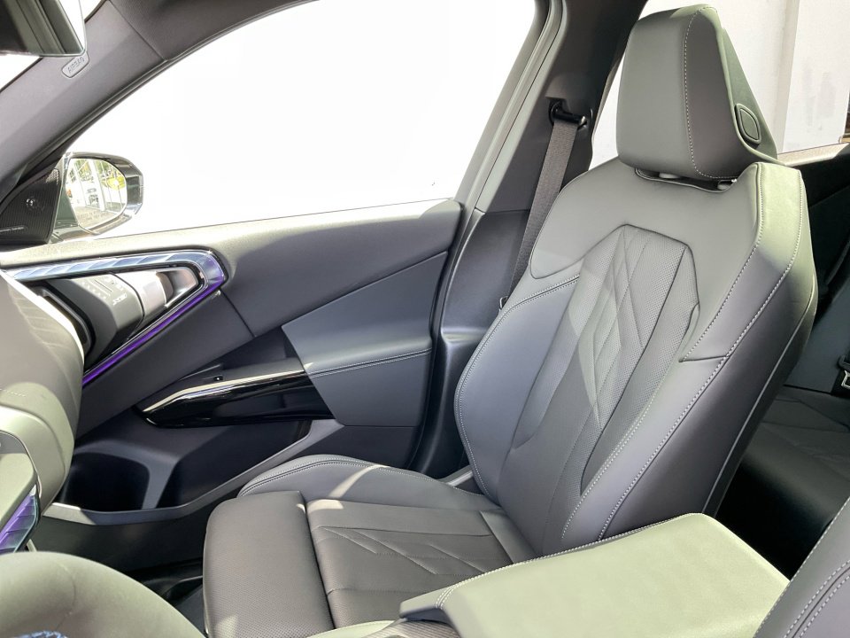 Used 2026 BMW X3 M50 w/ Premium Package image 28