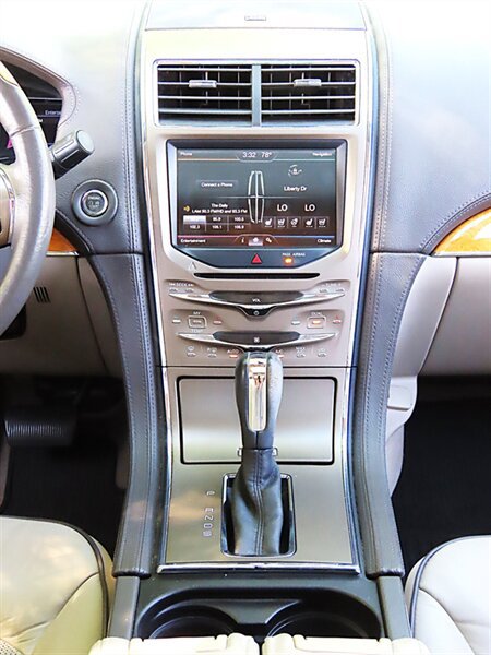 Used 2013 Lincoln MKX FWD image 16
