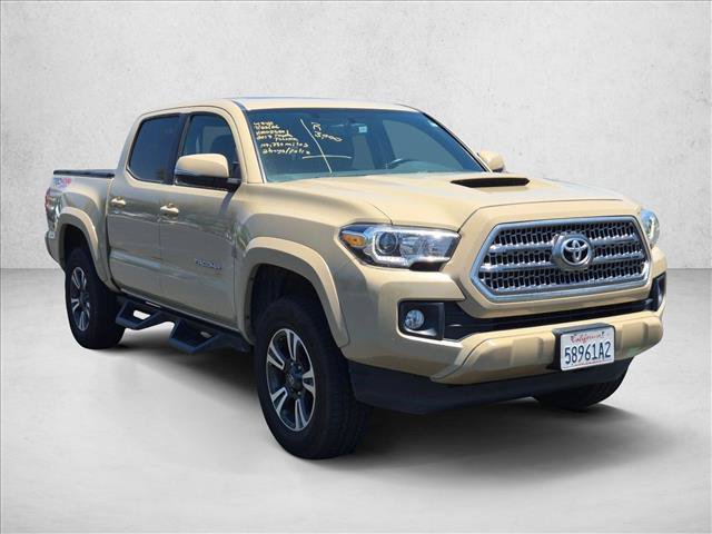 Used 2017 Toyota Tacoma TRD Sport AWD/4WD image 3