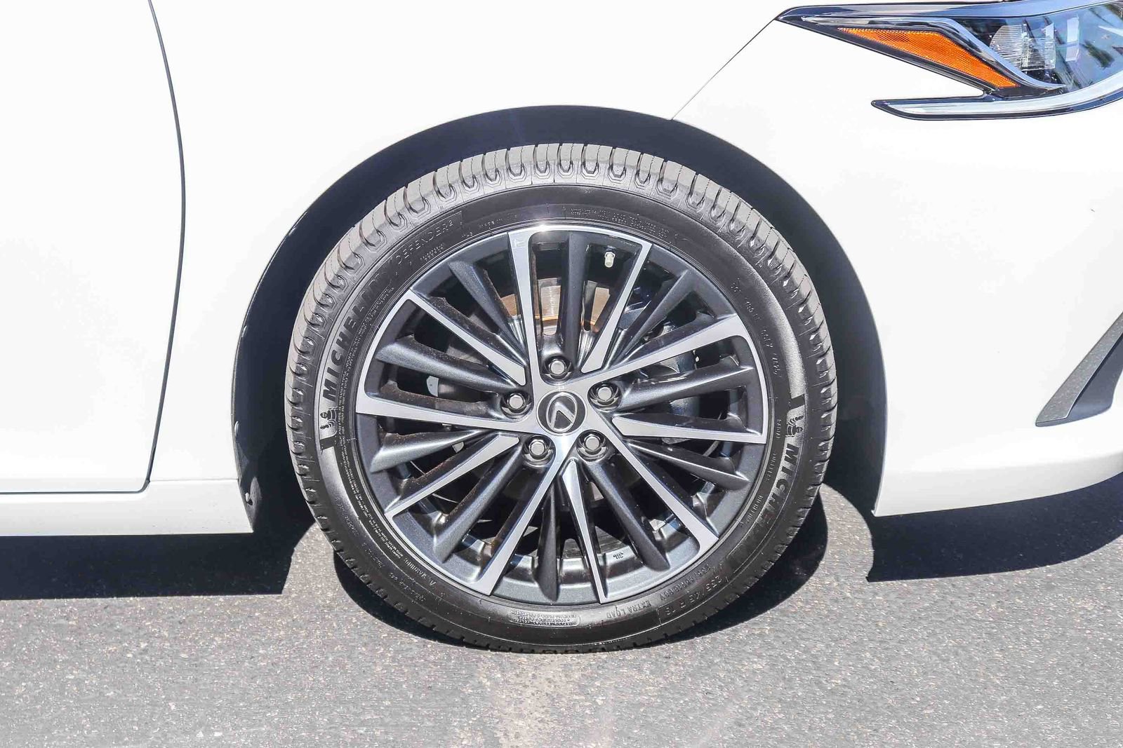 Used 2024 Lexus ES 300h w/ Premium Package FWD image 11