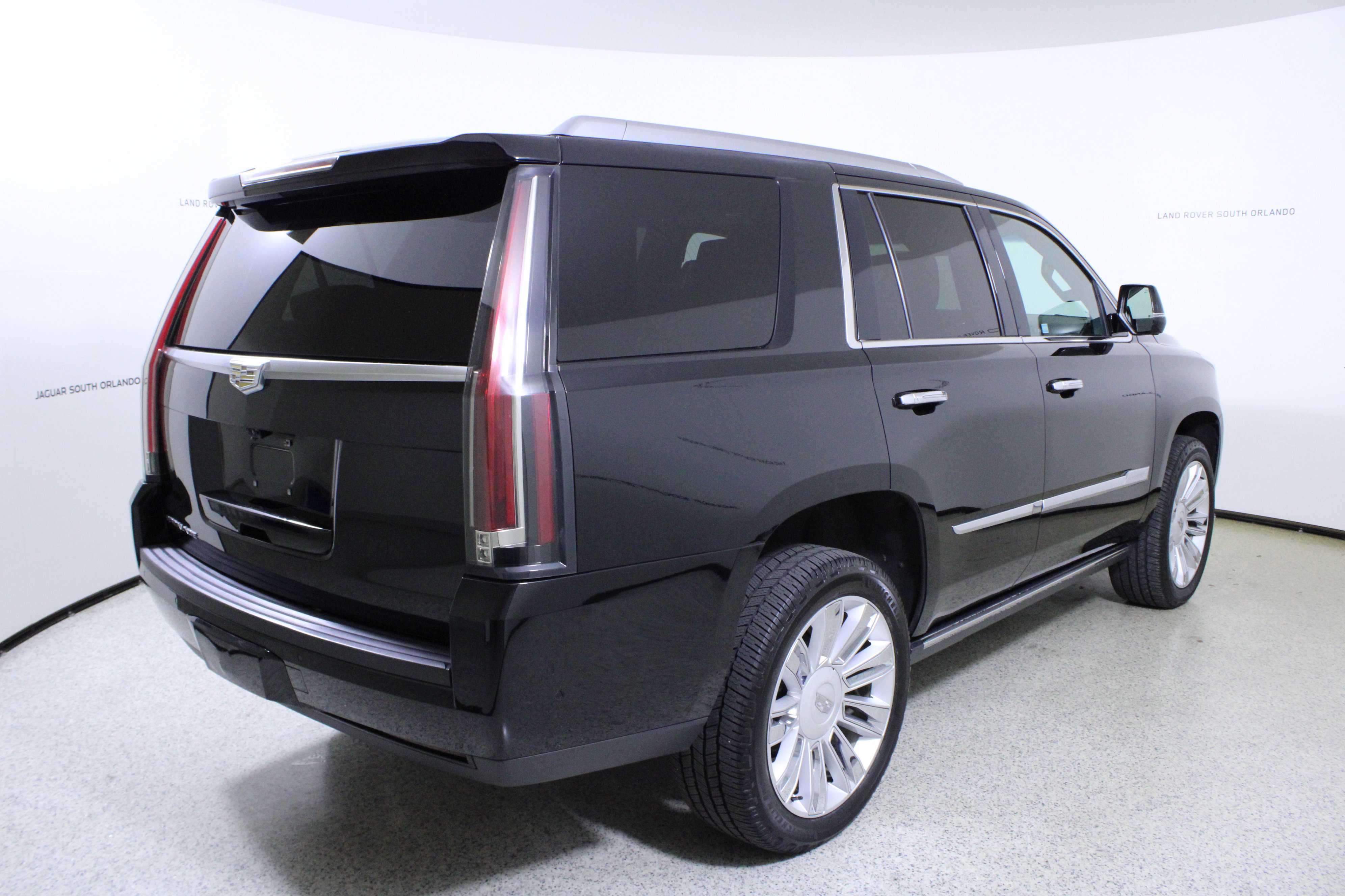 Used 2017 Cadillac Escalade Platinum image 6