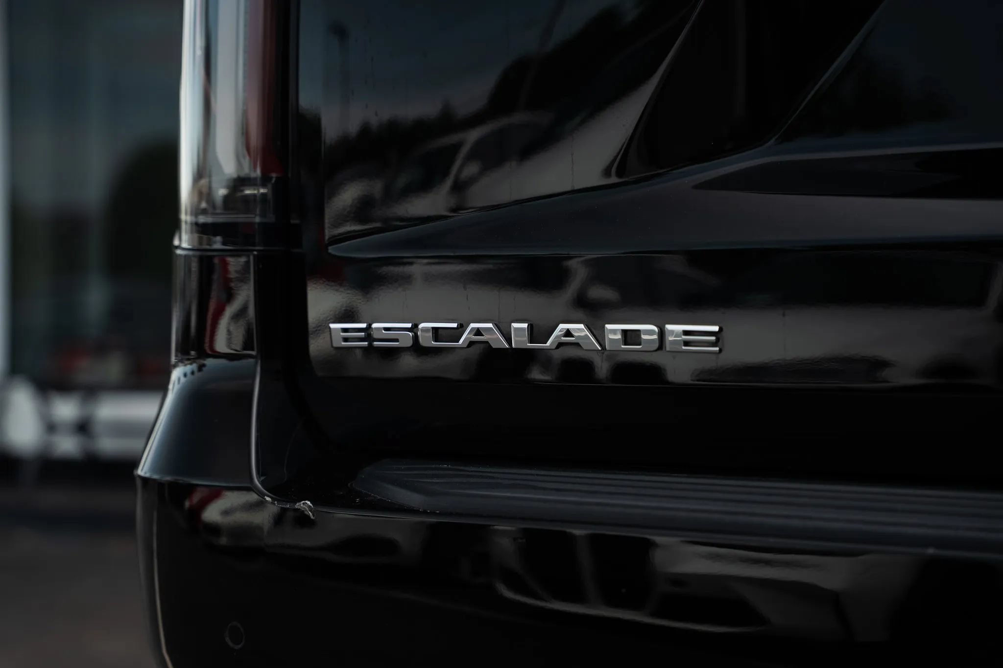 Used 2021 Cadillac Escalade ESV Premium Luxury w/ Performance Package AWD/4WD image 24