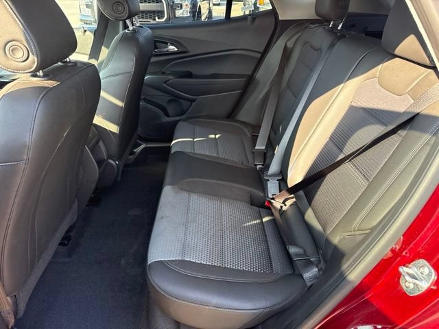 Used 2025 Chevrolet Trax LT w/ LT Convenience Package FWD image 21