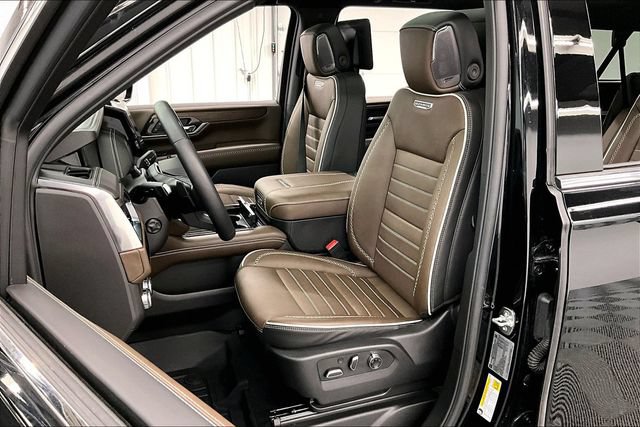 Used 2025 GMC Yukon XL Denali Ultimate w/ LPO, Floor Liner Package AWD/4WD image 24