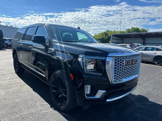 Used 2022 GMC Yukon XL Denali AWD/4WD image 7