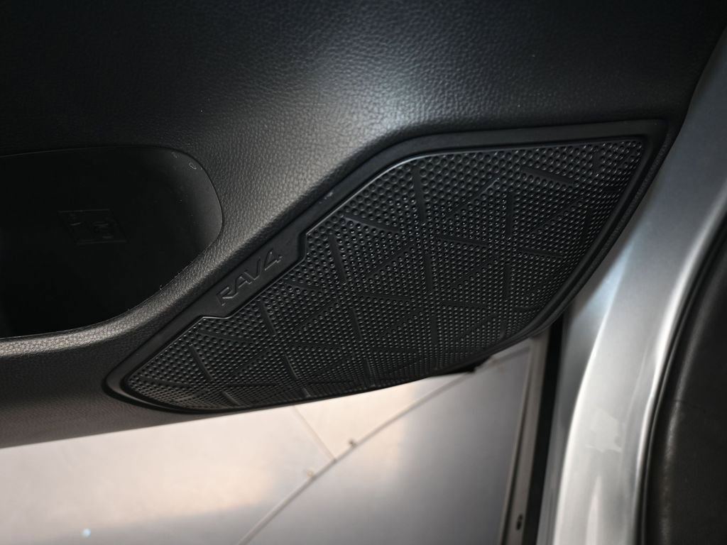 Used 2025 Toyota RAV4 XLE image 14