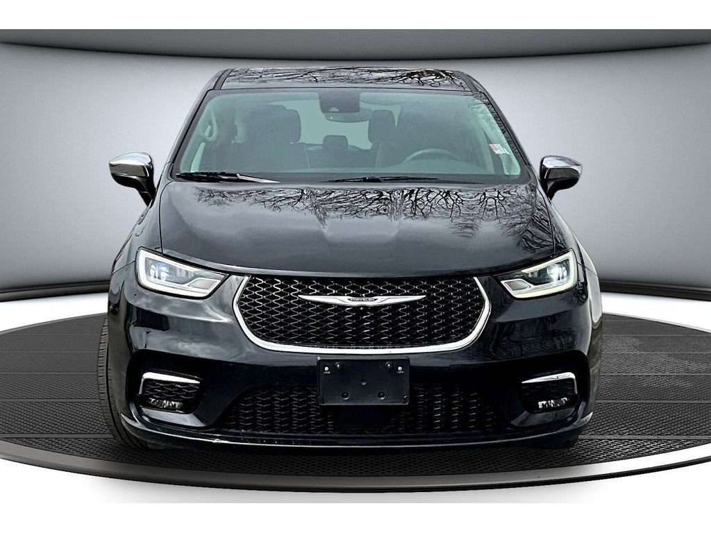 Used 2023 Chrysler Pacifica Limited image 4