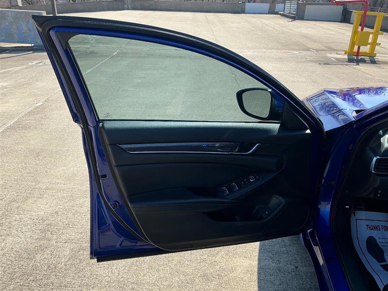 Used 2018 Honda Accord Sport image 26