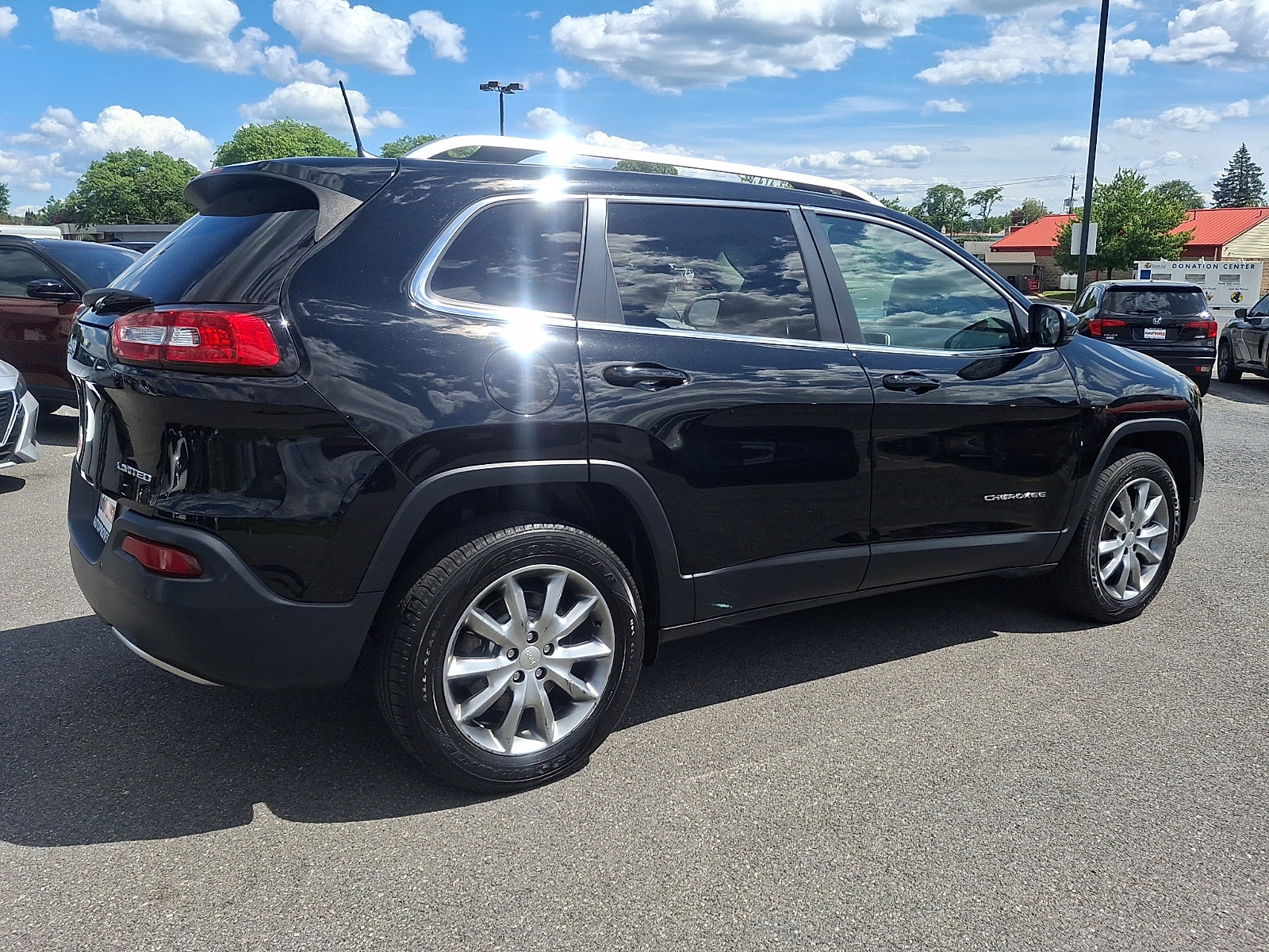 Used 2018 Jeep Cherokee Limited AWD/4WD image 6