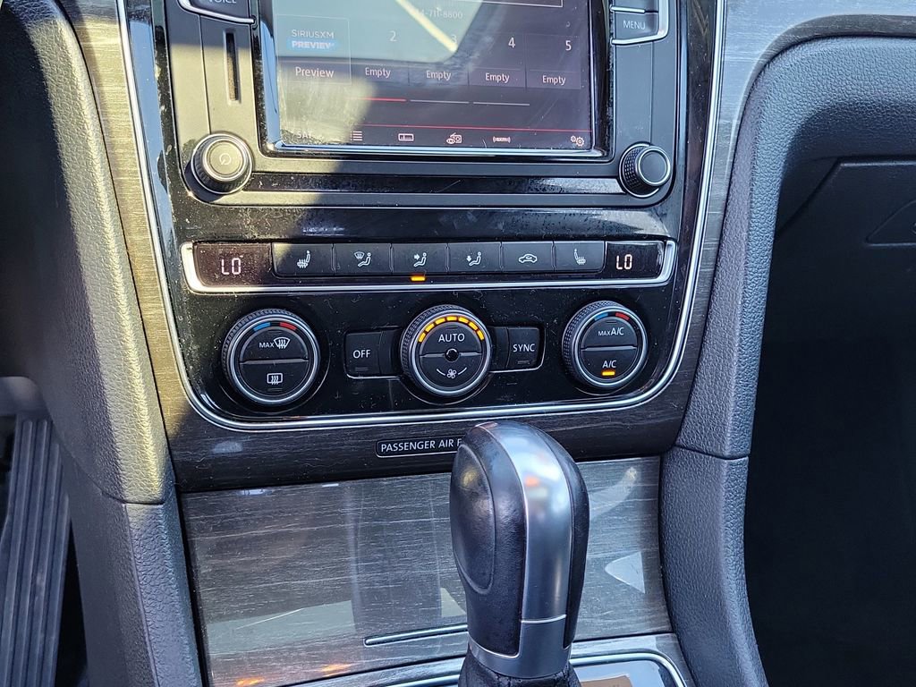 Used 2017 Volkswagen Passat 1.8T SE image 28