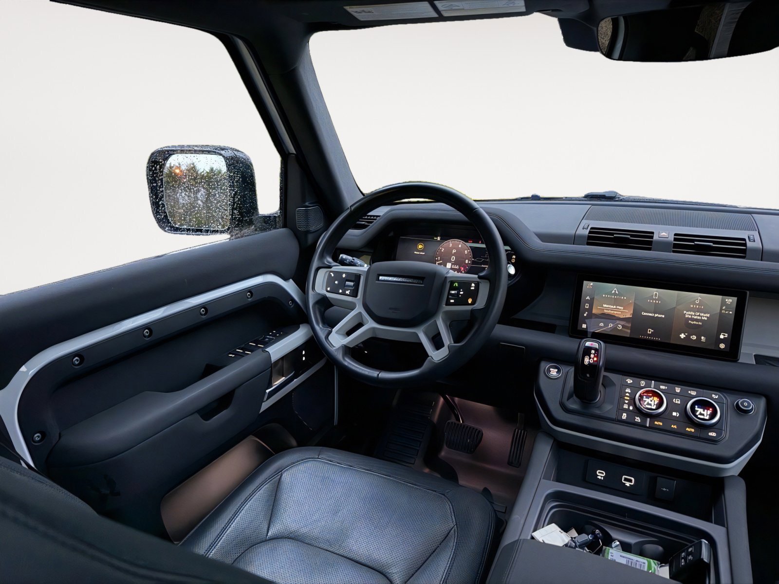 Used 2023 Land Rover Defender 110 X-Dynamic SE image 13