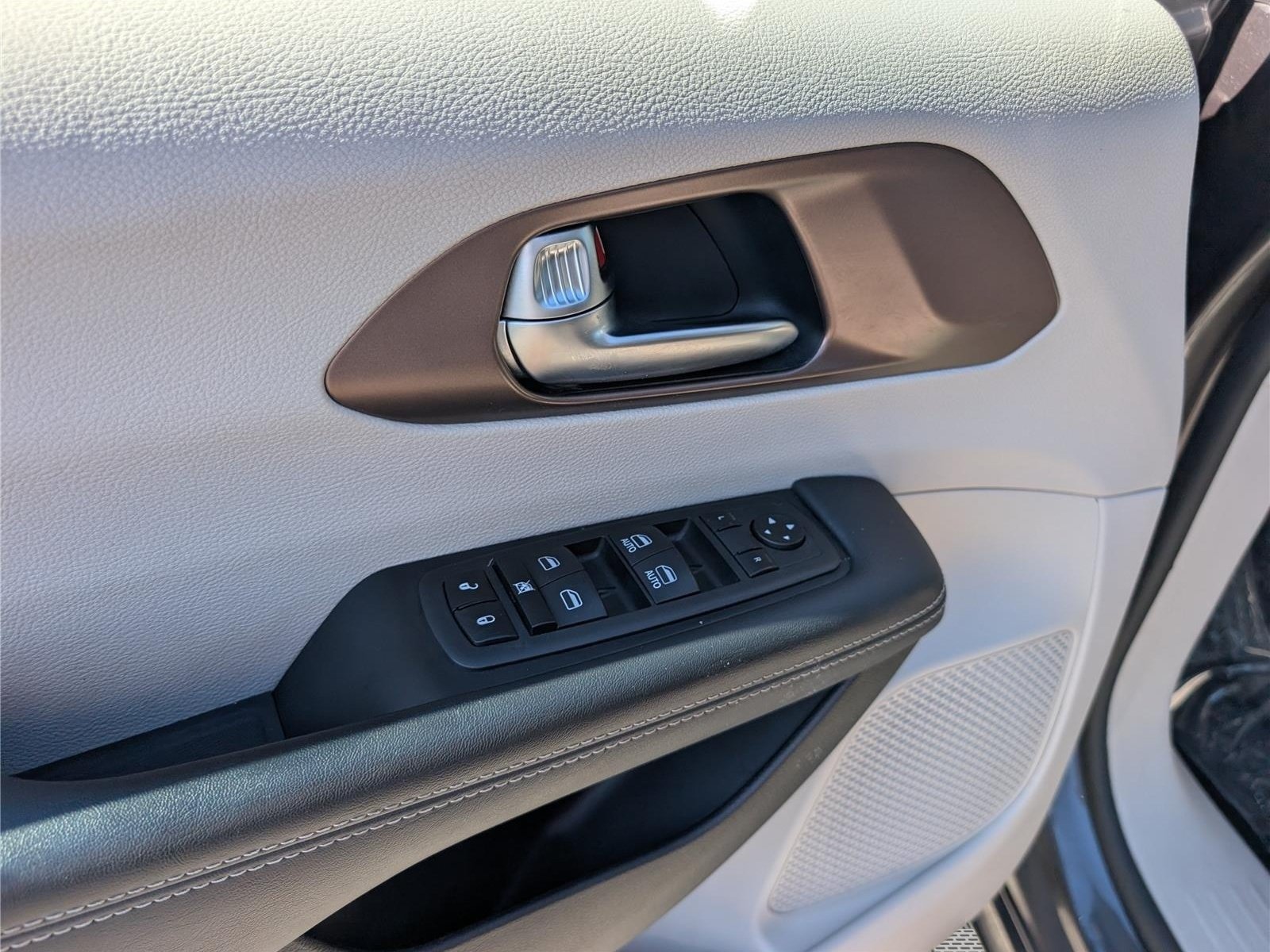 Used 2023 Chrysler Voyager LX FWD image 20