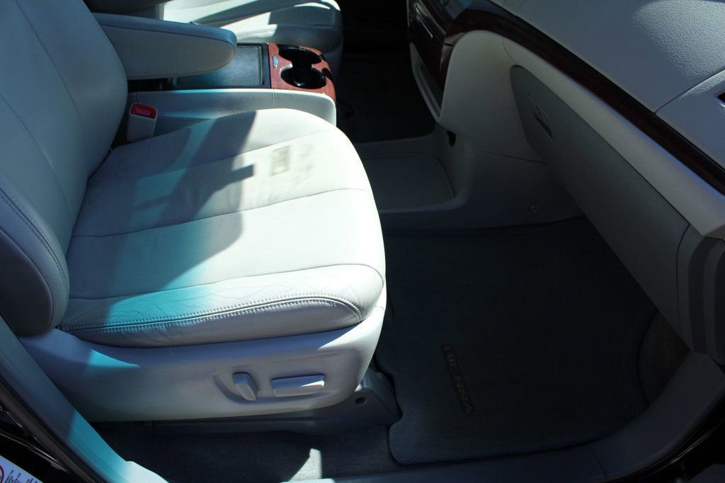 Used 2012 Toyota Sienna XLE image 27