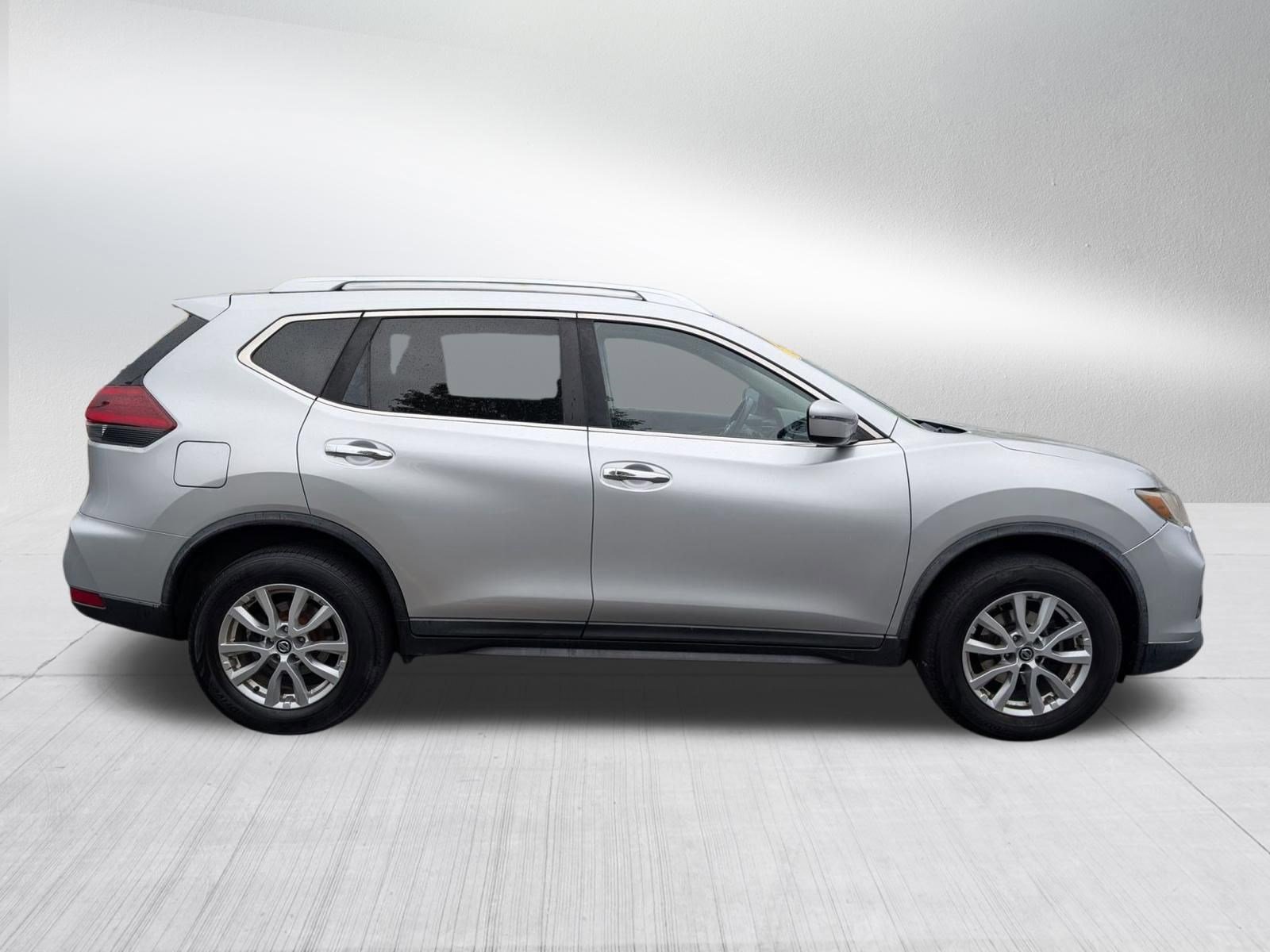 Used 2018 Nissan Rogue SV AWD/4WD image 7