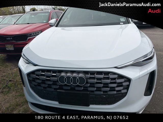 Used 2025 Audi Q5 Premium w/ Convenience Package AWD/4WD image 4