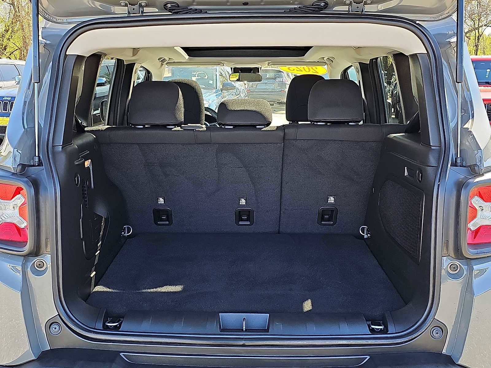 Used 2023 Jeep Renegade Latitude w/ Sun/Sound Group AWD/4WD image 29