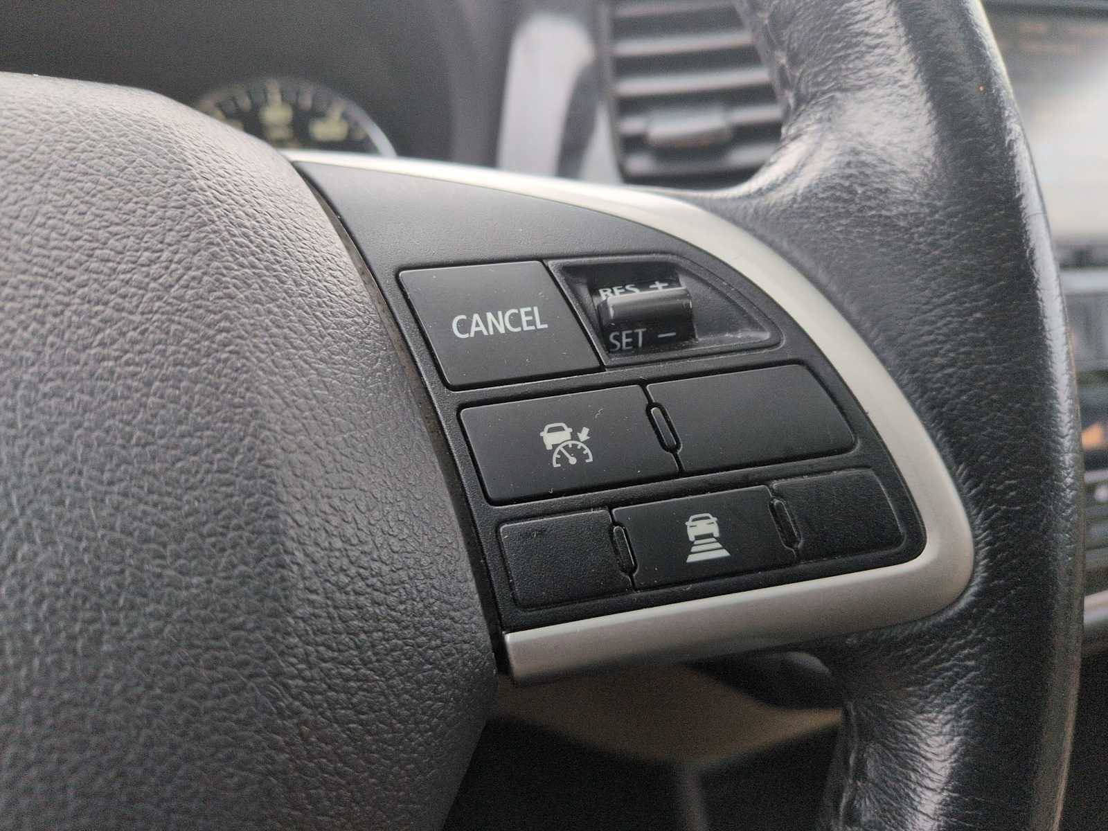 Used 2014 Mitsubishi Outlander SE image 24