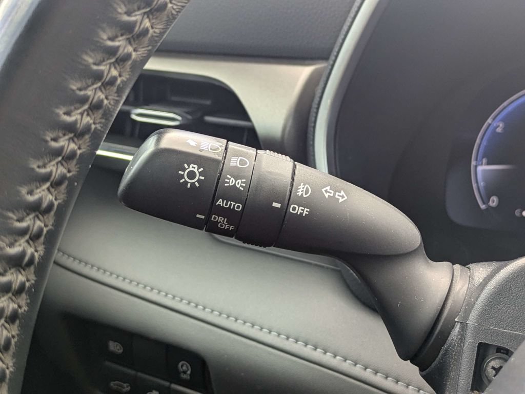 Used 2023 Toyota Highlander Limited FWD image 28